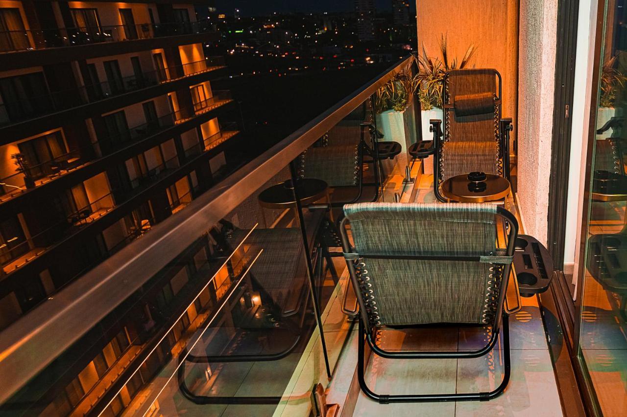 Piano And Gold At The Signature, Tetteh Quarshie Accra Exterior photo