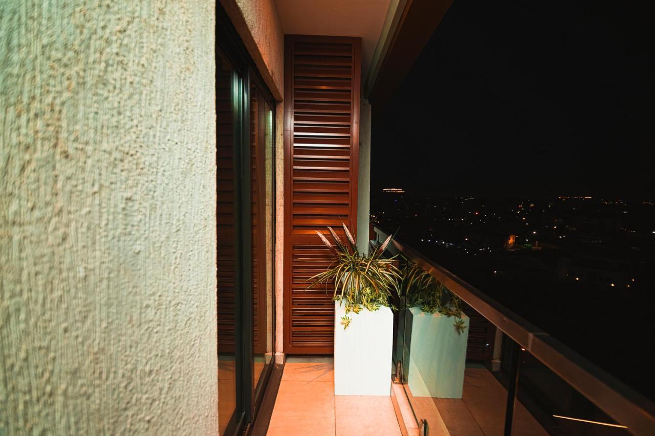 Piano And Gold At The Signature, Tetteh Quarshie Accra Exterior photo