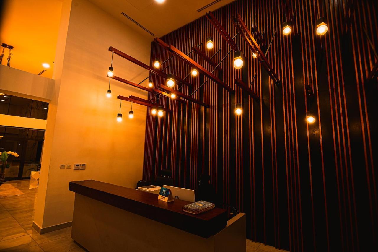 Piano And Gold At The Signature, Tetteh Quarshie Accra Exterior photo