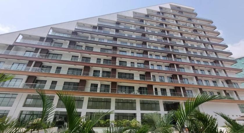 Piano And Gold At The Signature, Tetteh Quarshie Accra Exterior photo